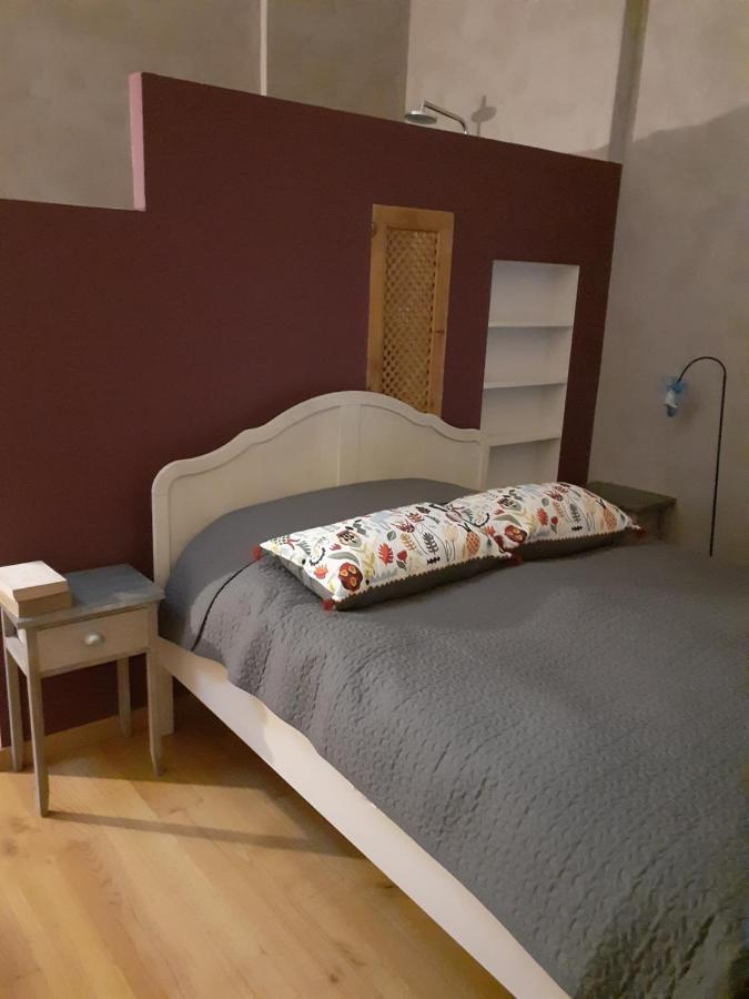 Les Volets Bleus Hotel Charlieu Ngoại thất bức ảnh